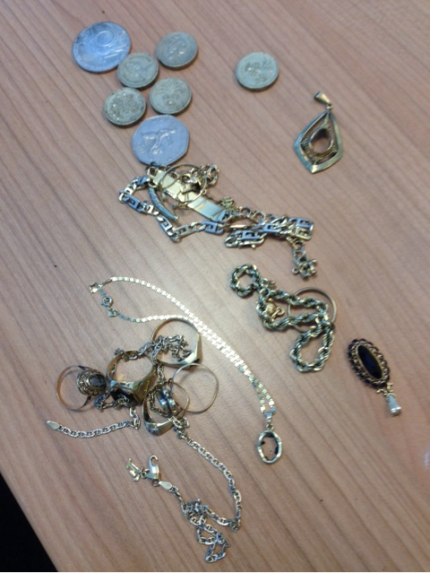 Gezocht – Van wie zijn deze sieraden en munten?