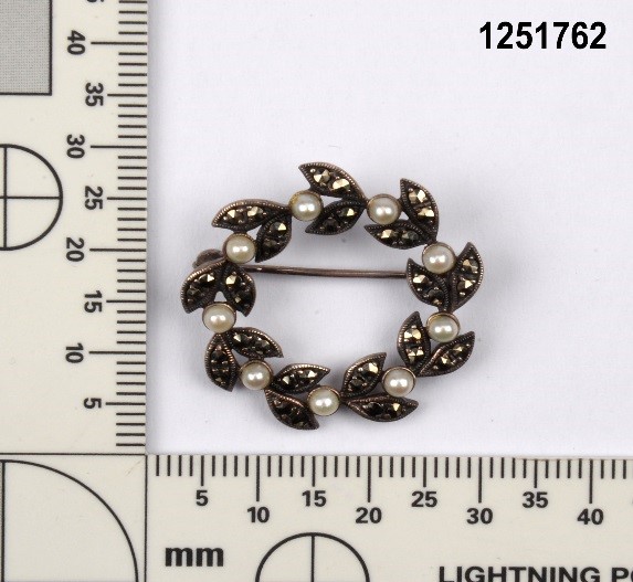 Gezocht – Grote partij sieraden gevonden bij huiszoeking