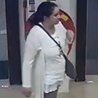 Nijkerk – Gezocht – Vrouw neemt geld weg van een ander uit geldautomaat